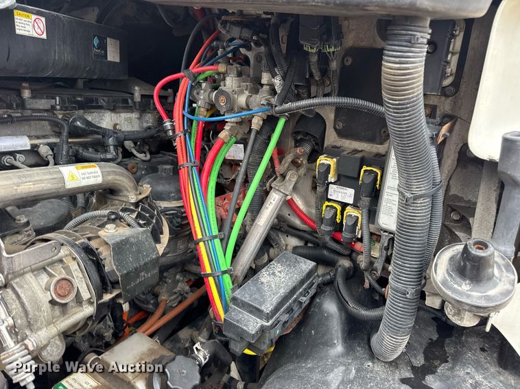 image for item DV4156 2016 Freightliner Cascadia semi truck