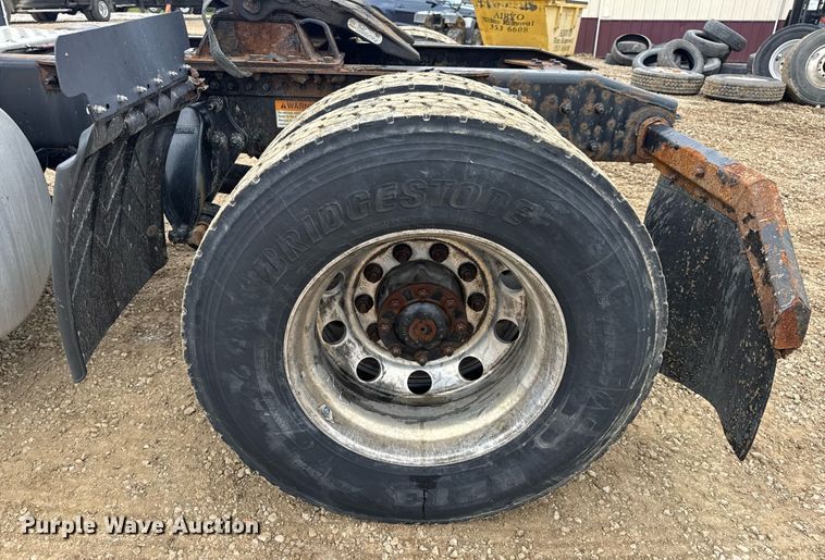 image for item DV4156 2016 Freightliner Cascadia semi truck