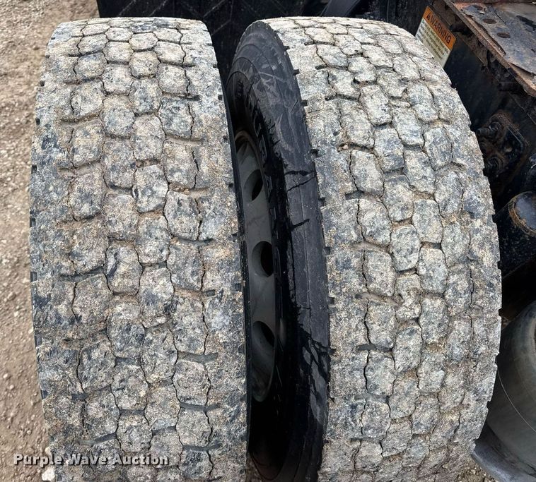 image for item DV4156 2016 Freightliner Cascadia semi truck