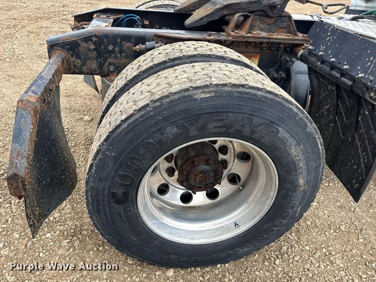 image for item DV4156 2016 Freightliner Cascadia semi truck