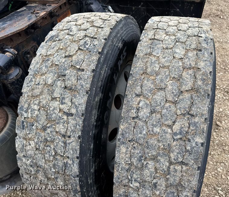 image for item DV4156 2016 Freightliner Cascadia semi truck