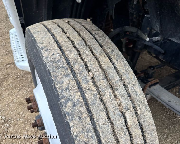 image for item DV4156 2016 Freightliner Cascadia semi truck