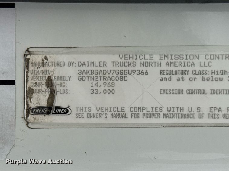 image for item DV4156 2016 Freightliner Cascadia semi truck