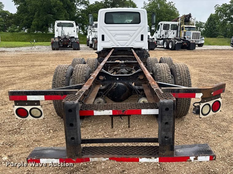 image for item DV4157 2007 International 4400 truck cab and chassis