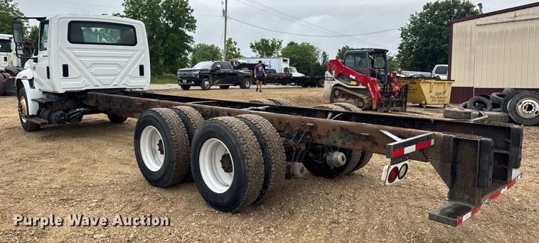 image for item DV4157 2007 International 4400 truck cab and chassis