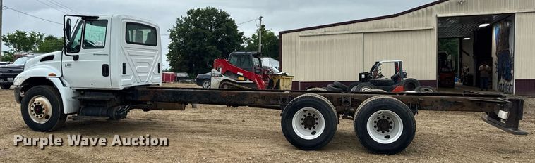 image for item DV4157 2007 International 4400 truck cab and chassis