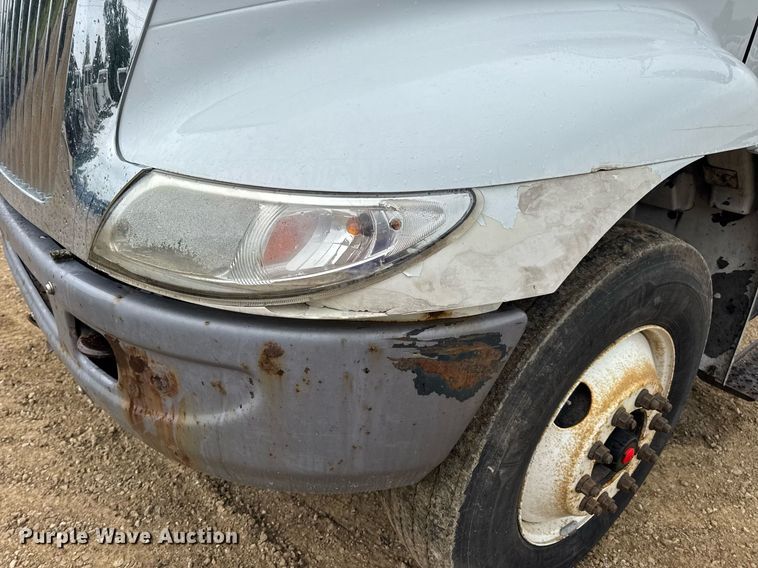 image for item DV4157 2007 International 4400 truck cab and chassis