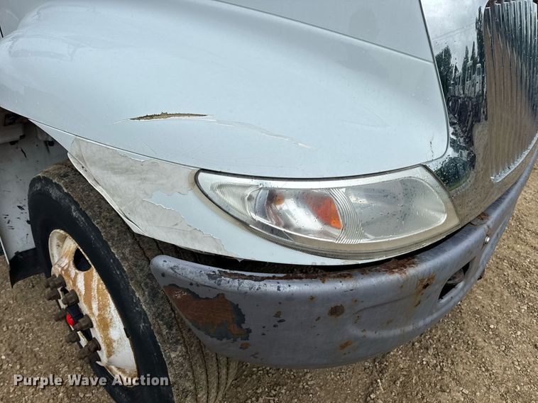 image for item DV4157 2007 International 4400 truck cab and chassis