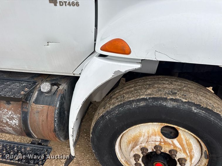 image for item DV4157 2007 International 4400 truck cab and chassis