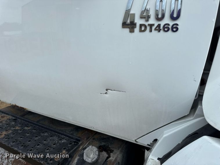 image for item DV4157 2007 International 4400 truck cab and chassis