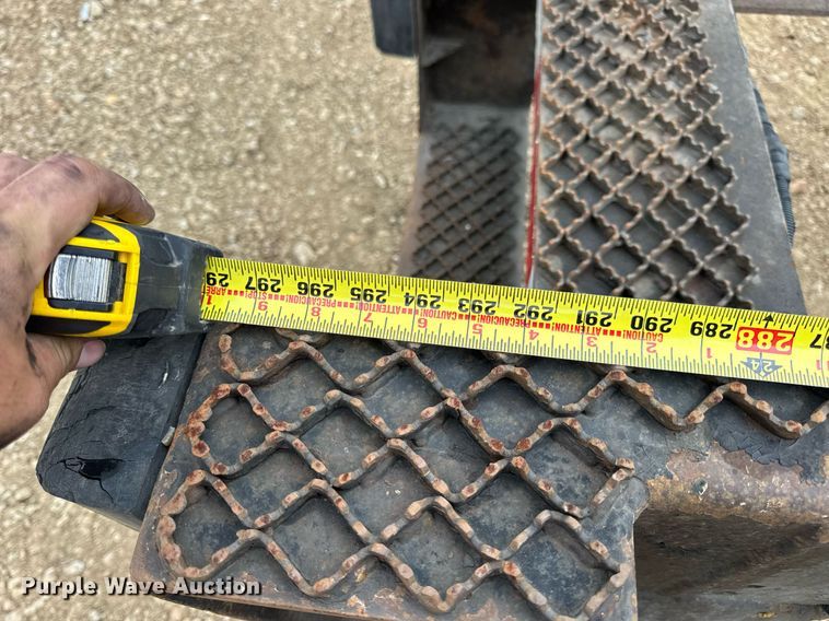 image for item DV4157 2007 International 4400 truck cab and chassis