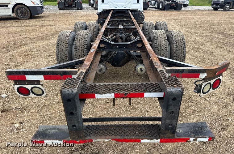 image for item DV4157 2007 International 4400 truck cab and chassis