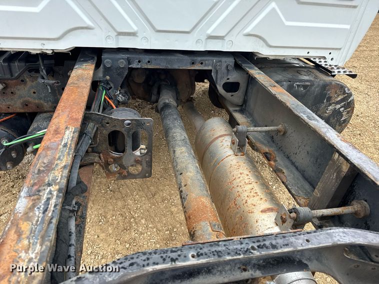 image for item DV4157 2007 International 4400 truck cab and chassis