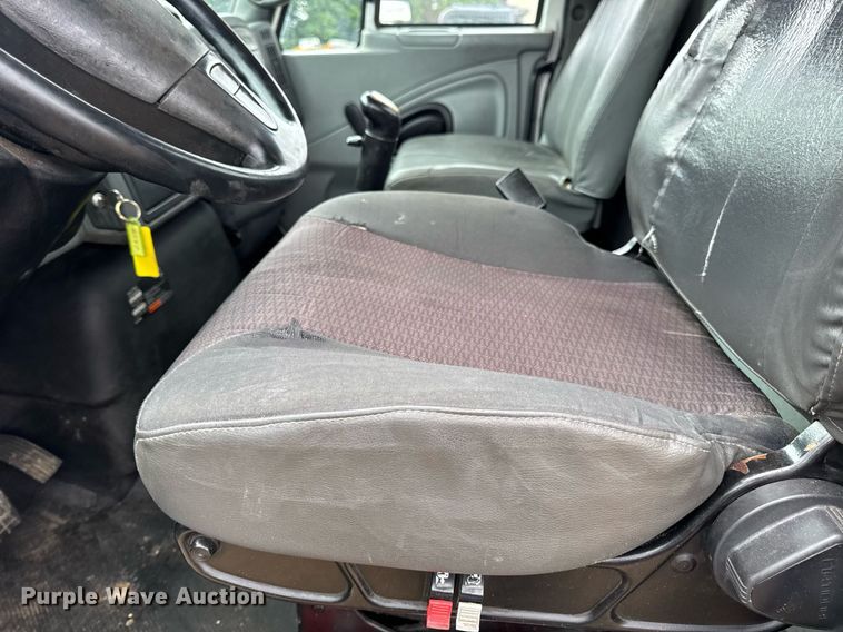 image for item DV4157 2007 International 4400 truck cab and chassis