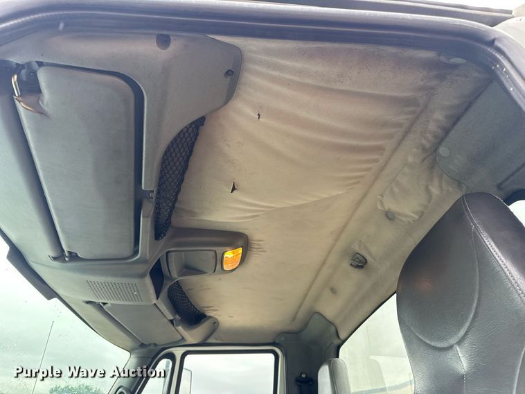 image for item DV4157 2007 International 4400 truck cab and chassis