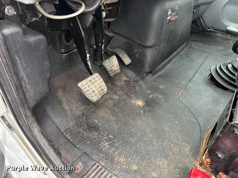 image for item DV4157 2007 International 4400 truck cab and chassis