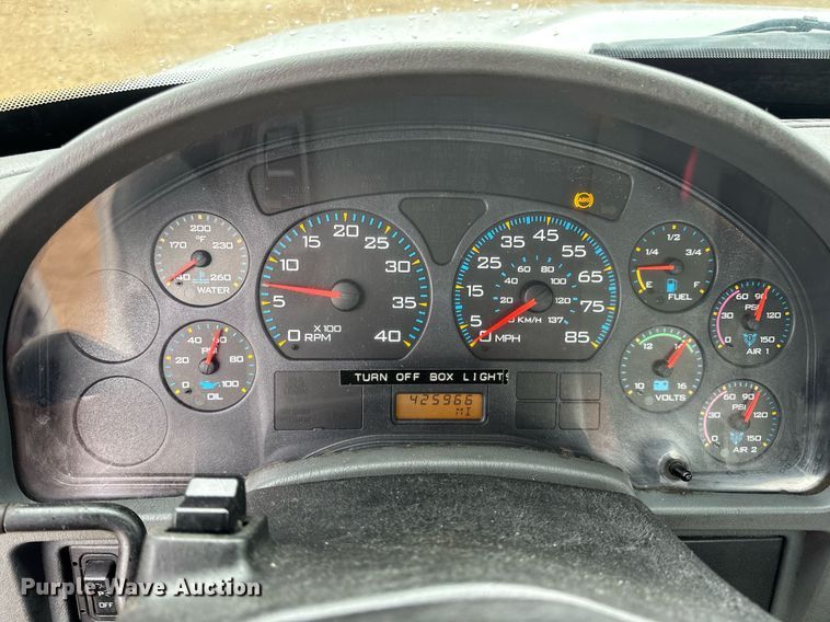 image for item DV4157 2007 International 4400 truck cab and chassis