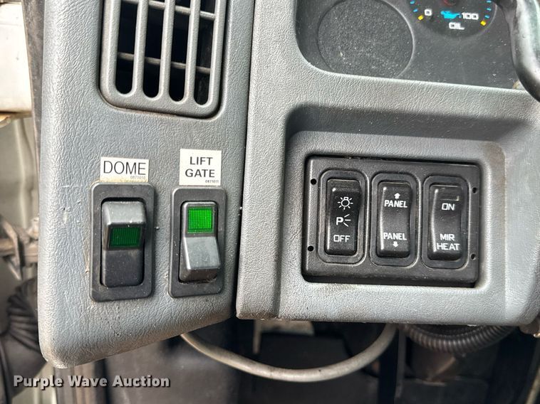 image for item DV4157 2007 International 4400 truck cab and chassis