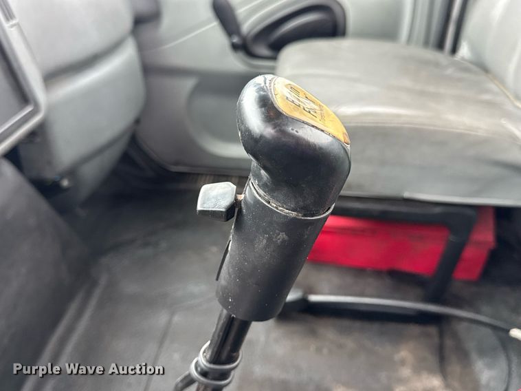 image for item DV4157 2007 International 4400 truck cab and chassis