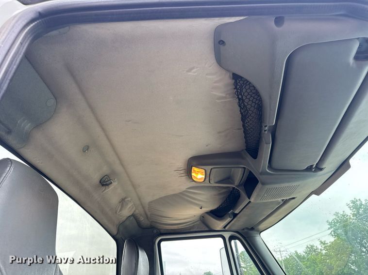 image for item DV4157 2007 International 4400 truck cab and chassis