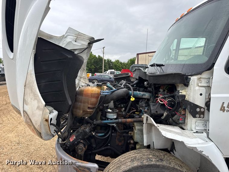 image for item DV4157 2007 International 4400 truck cab and chassis