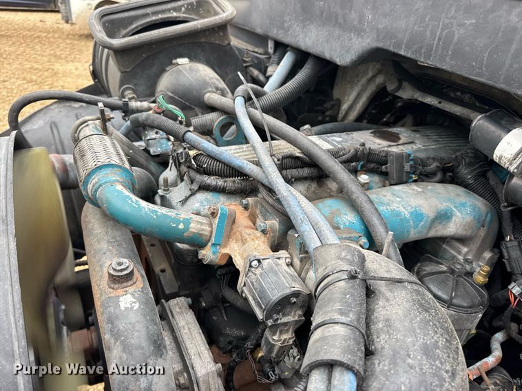 image for item DV4157 2007 International 4400 truck cab and chassis