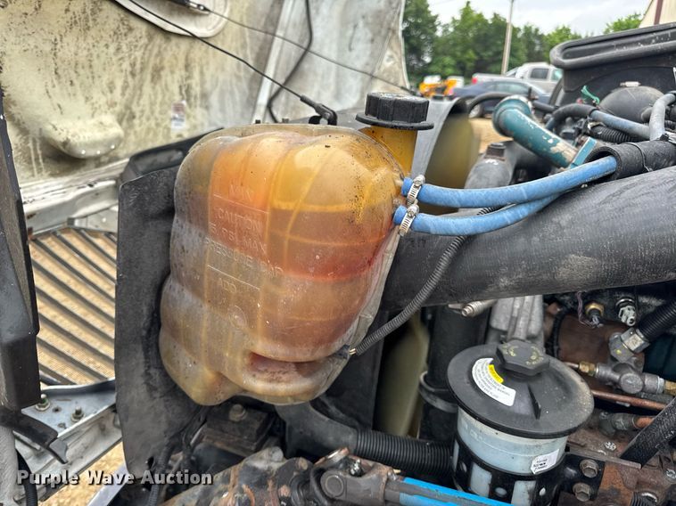 image for item DV4157 2007 International 4400 truck cab and chassis