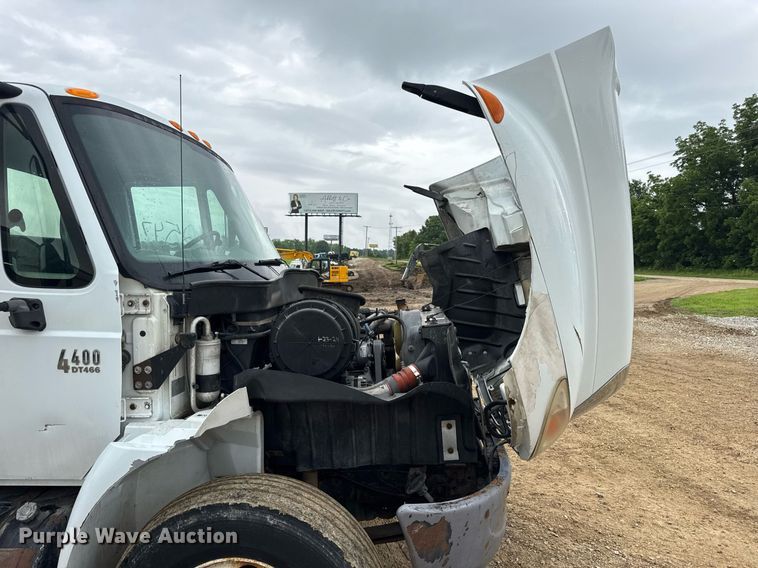 image for item DV4157 2007 International 4400 truck cab and chassis