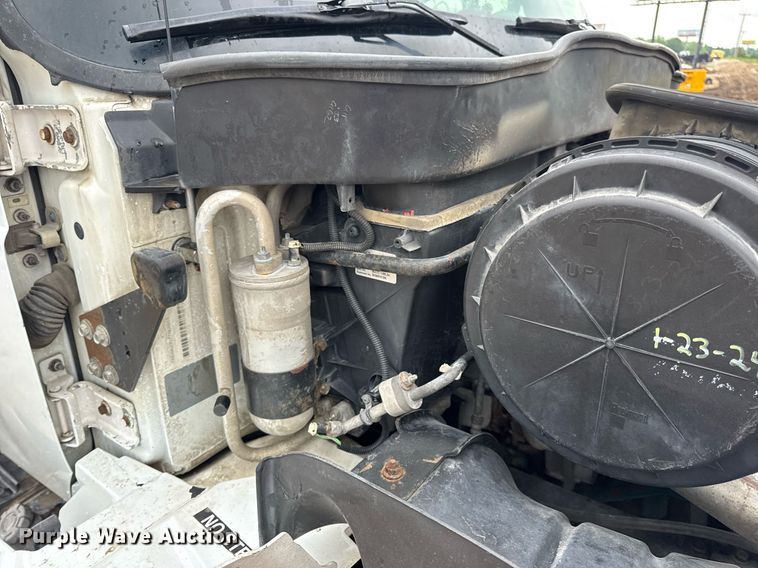 image for item DV4157 2007 International 4400 truck cab and chassis