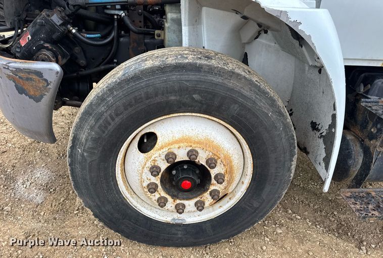 image for item DV4157 2007 International 4400 truck cab and chassis