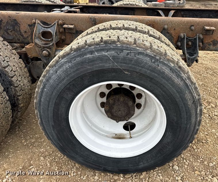 image for item DV4157 2007 International 4400 truck cab and chassis