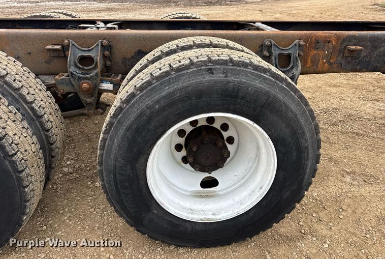 image for item DV4157 2007 International 4400 truck cab and chassis