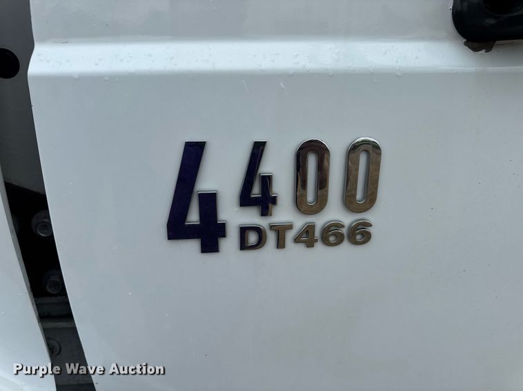 image for item DV4157 2007 International 4400 truck cab and chassis