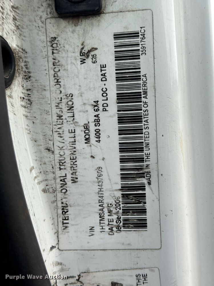 image for item DV4157 2007 International 4400 truck cab and chassis