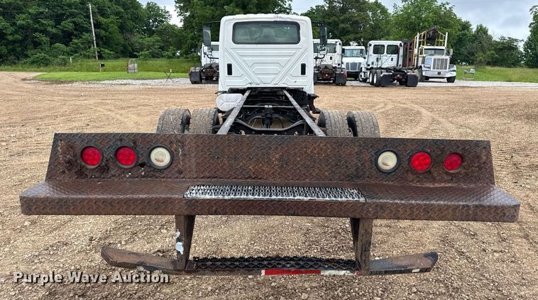 image for item DV4158 2007 International 4300 truck cab and chassis