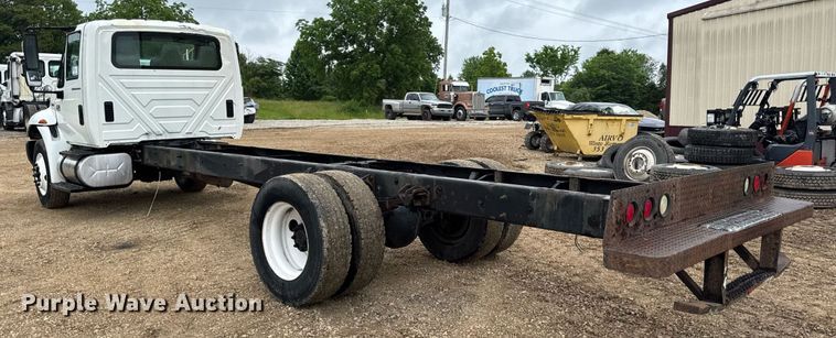 image for item DV4158 2007 International 4300 truck cab and chassis