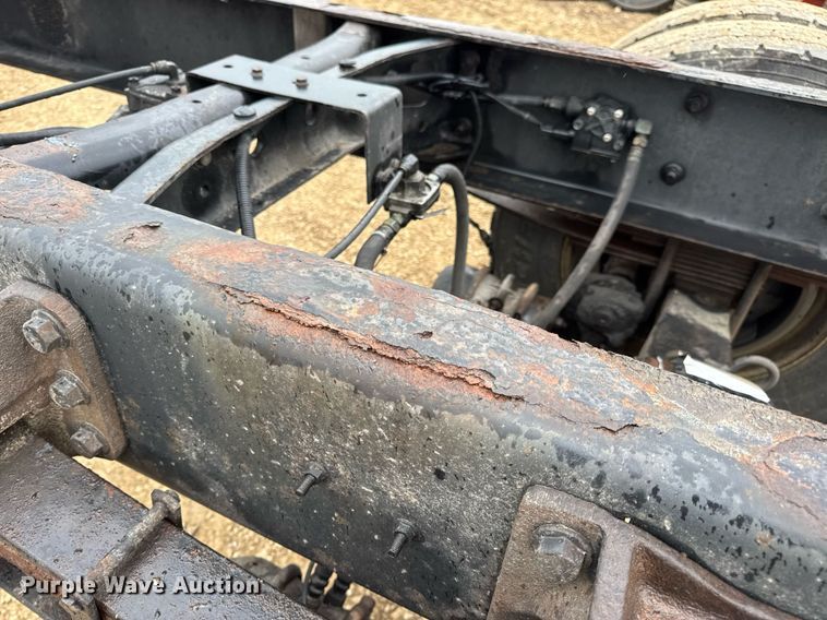 image for item DV4158 2007 International 4300 truck cab and chassis