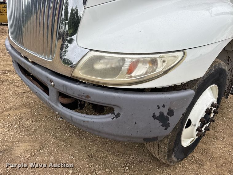 image for item DV4158 2007 International 4300 truck cab and chassis