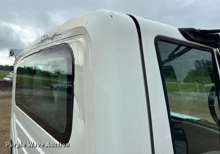 image for item DV4158 2007 International 4300 truck cab and chassis