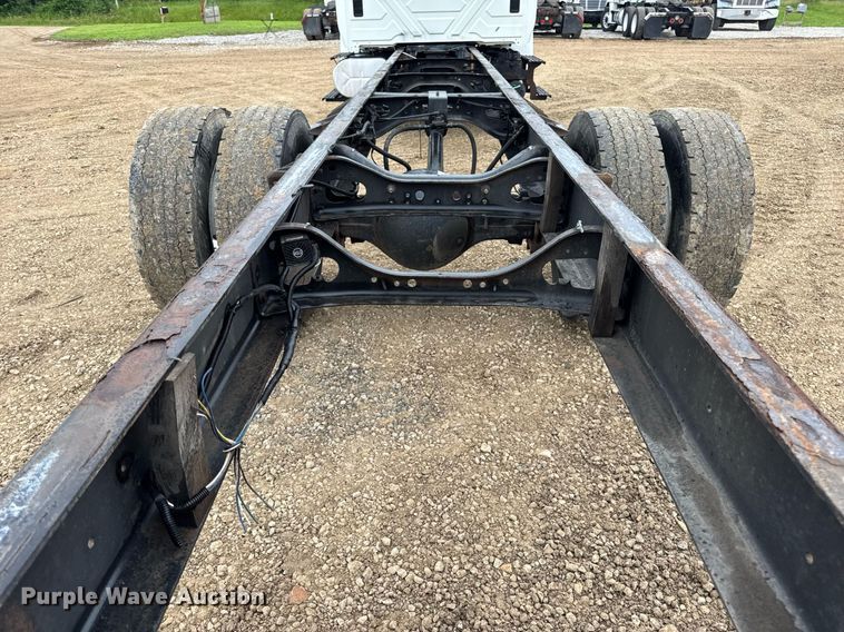 image for item DV4158 2007 International 4300 truck cab and chassis