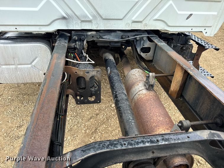 image for item DV4158 2007 International 4300 truck cab and chassis