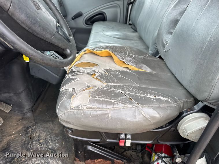 image for item DV4158 2007 International 4300 truck cab and chassis