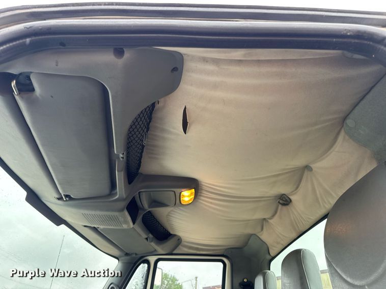 image for item DV4158 2007 International 4300 truck cab and chassis