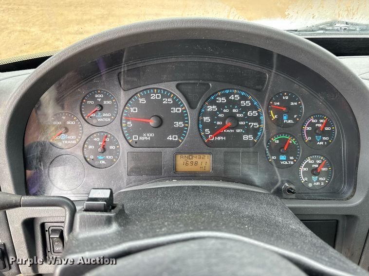 image for item DV4158 2007 International 4300 truck cab and chassis