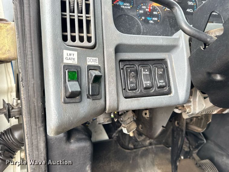 image for item DV4158 2007 International 4300 truck cab and chassis