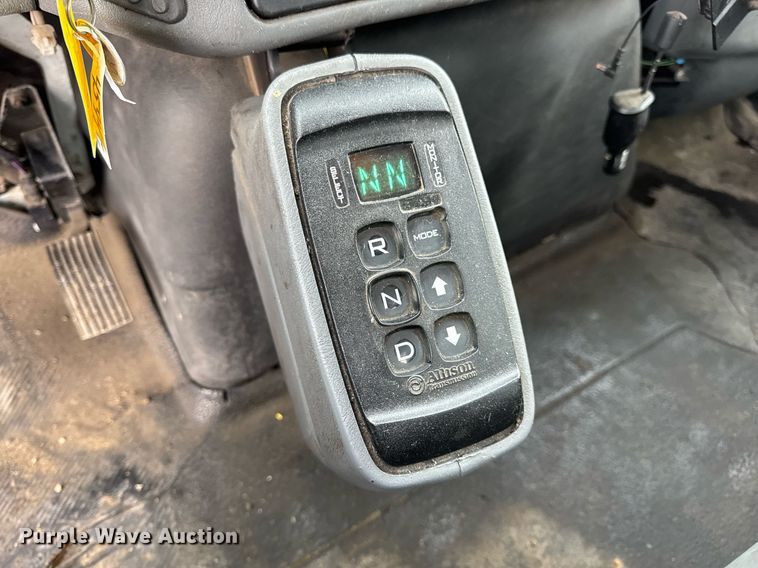 image for item DV4158 2007 International 4300 truck cab and chassis