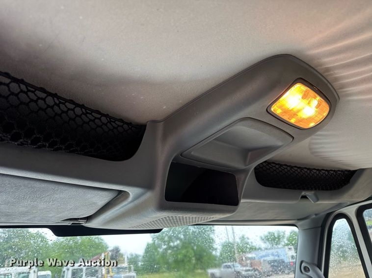 image for item DV4158 2007 International 4300 truck cab and chassis