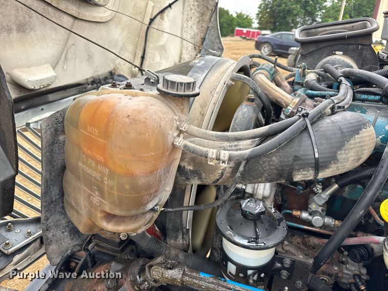 image for item DV4158 2007 International 4300 truck cab and chassis