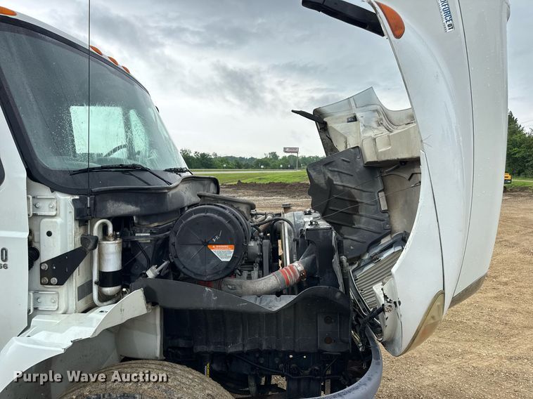 image for item DV4158 2007 International 4300 truck cab and chassis