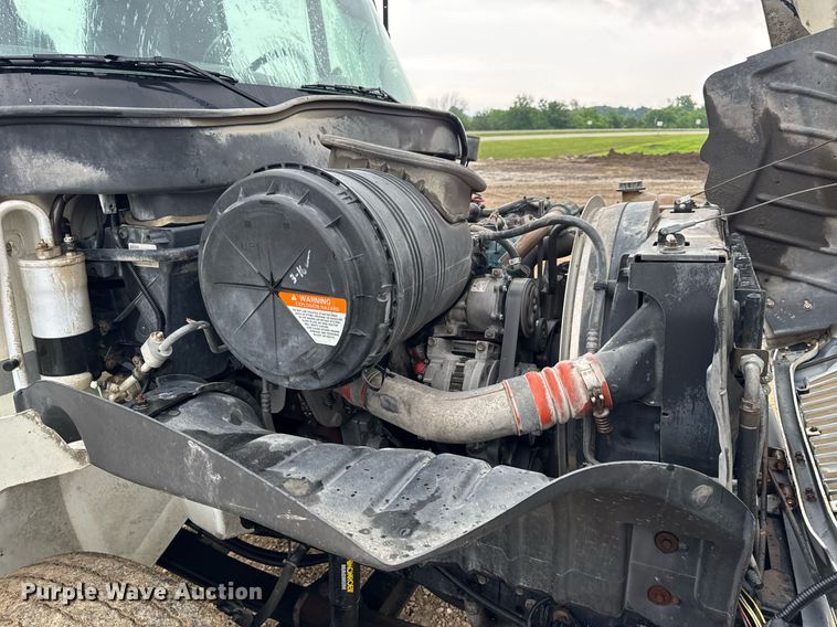 image for item DV4158 2007 International 4300 truck cab and chassis